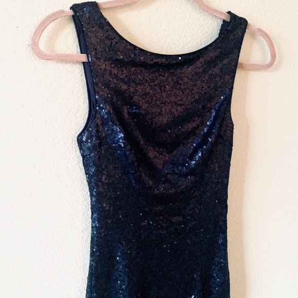 (‼️ SOLD‼️) Lulu’s XS Sequin Bodycon in Navy Blue - Picture 5 of 5